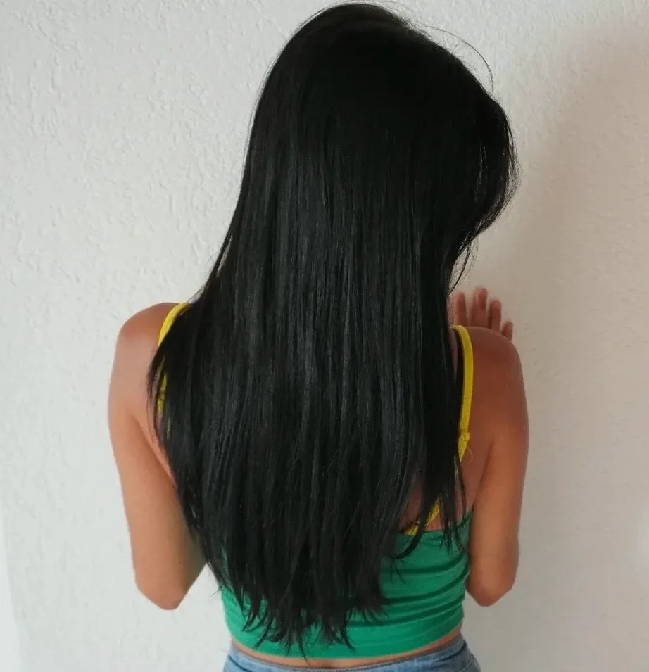 Amira, 28