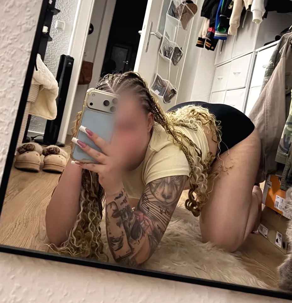 Katrin, 30